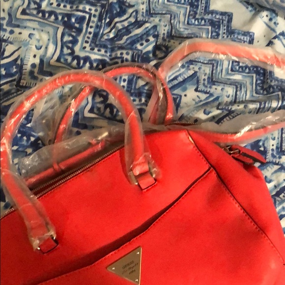 Guess Bag - Picture 3 of 6